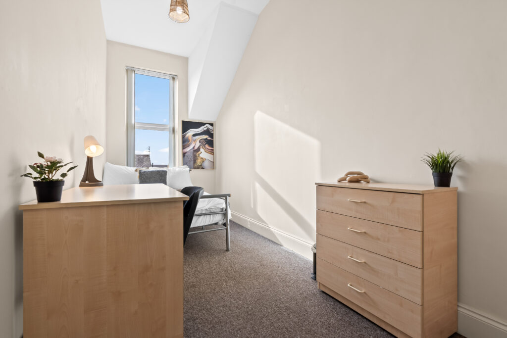 Flat 3, 133 Foxhall Road