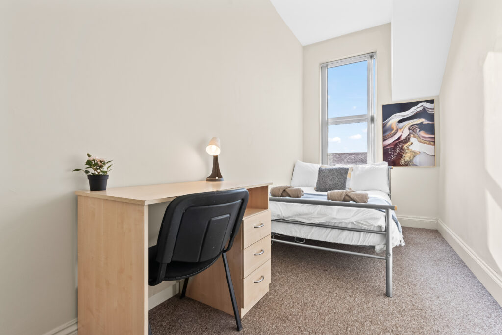 Flat 3, 133 Foxhall Road