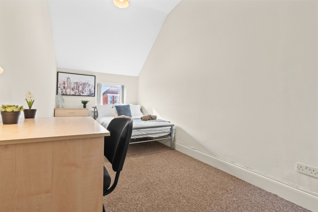 Flat 3, 133 Foxhall Road